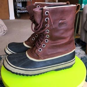 Sorel waterproof leather snow boots in 9.5
